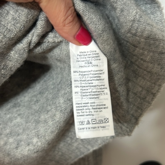 J Crew Gray Wool and Alpaca Blend High Low Hem Turtleneck Sweater Size XL - Picture 3 of 4